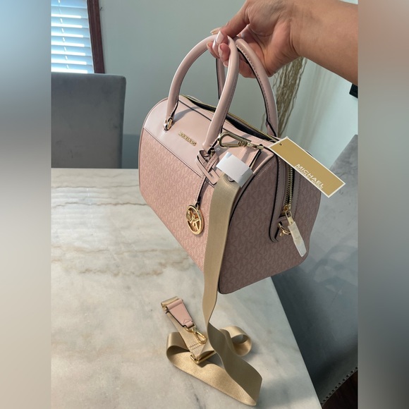 Michael Kors women Medium Duffel Satchel bag. Handbag purse and crossbody NEW. - Picture 16 of 16